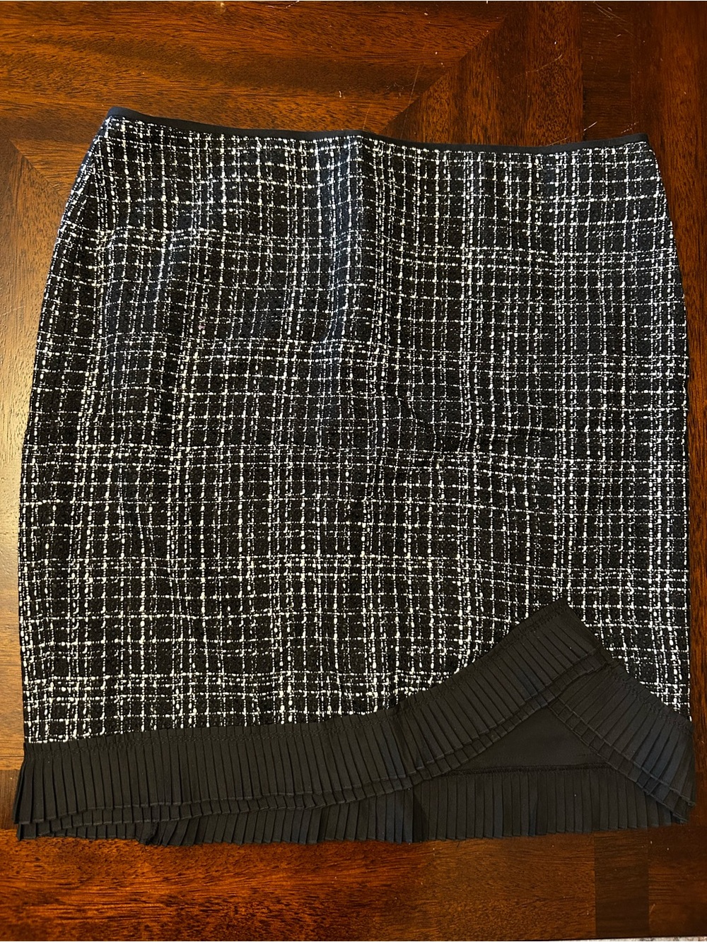 White House Black Market Black & White Tweed Pencil Skirt Pleated Hem Medium